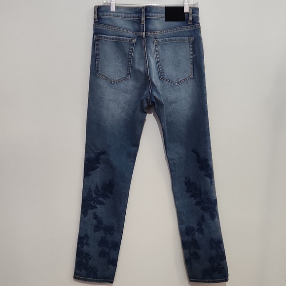 Blue Denim Jeans with Embroidered Leaf Pattern Womens Size 32 - Picture 7 of 11